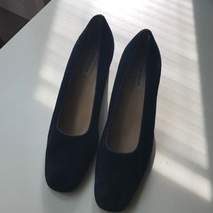 Navy suede Ann Taylor pump